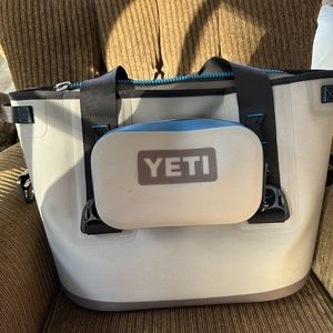Gray Yeti Hopper 20 Cooler w/ Yeti Sidekick